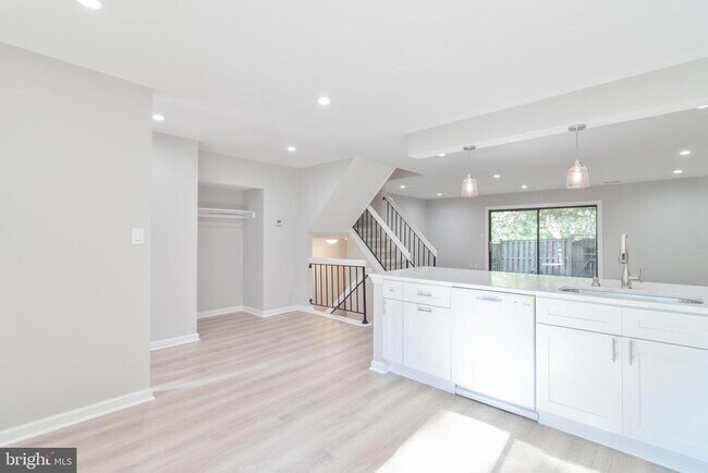 Foto del edificio - 8748 Ridge Hollow Ct