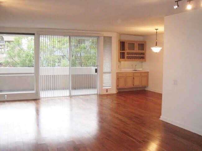 Foto del edificio - 10647 Wilkins Ave