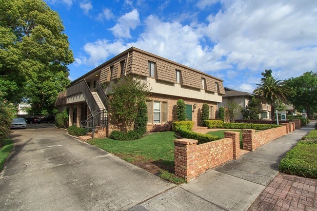 Building Photo - 125 S Interlachen Ave
