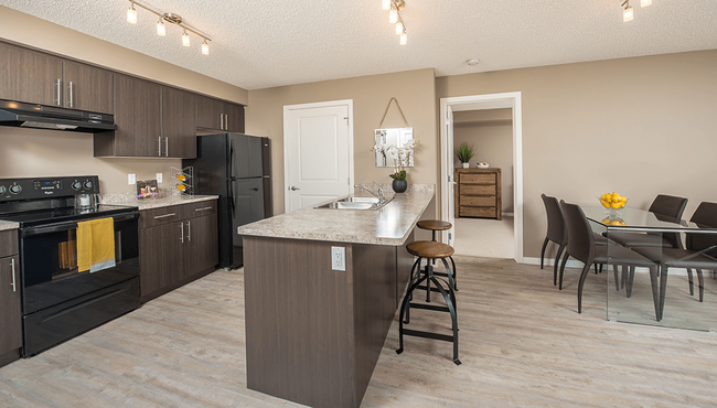 Waybury Kitchen With Dining Room - Waybury Park