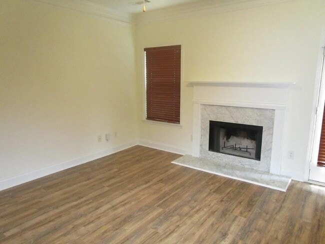 Building Photo - 1372 Blackstone Way