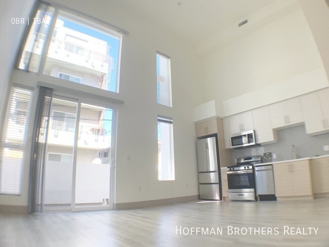 Building Photo - 1037 S Hobart Blvd