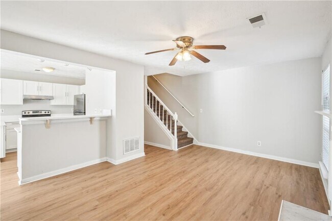 Foto del edificio - 1066 Rock Creek Ln