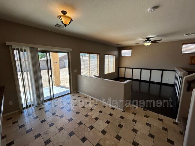 Foto del edificio - 18451 W Sanna St