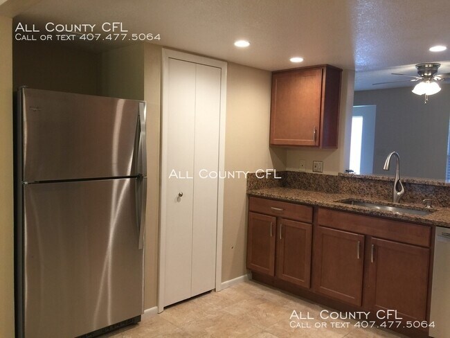 Building Photo - 800 Town Cir