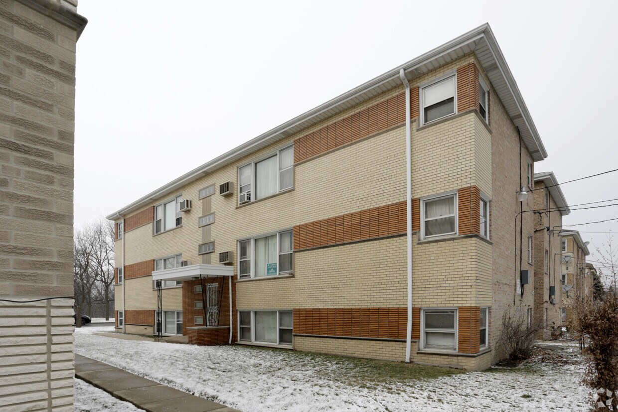 Foto del edificio - 2241 Desplaines Ave