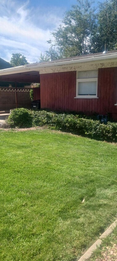 Building Photo - 294 S Dewey Ave