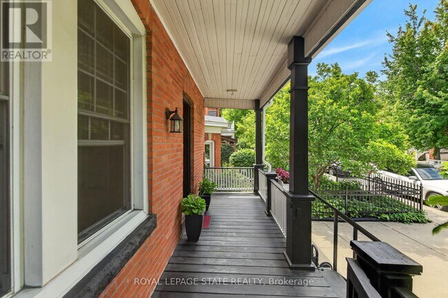 Photo du bâtiment - 169 Emerald St S
