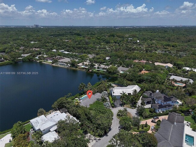 Foto del edificio - 415 Rovino Ave