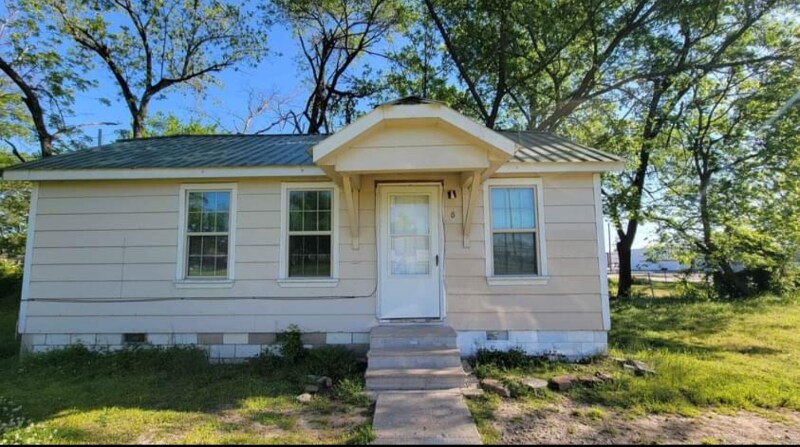 Primary Photo - 8 S Taylor St