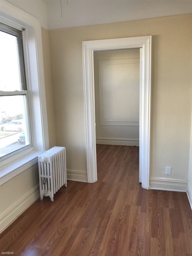 Building Photo - 3 br, 1 bath Townhome - 1556 East 34th Street
