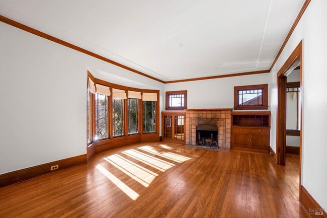 Building Photo - 1108 E 33rd St