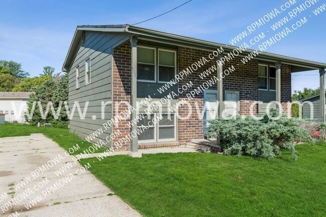 Building Photo - Great 2 bedroom Duplex!