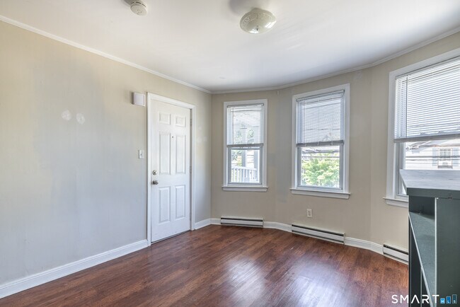 Building Photo - 793 Brewster St