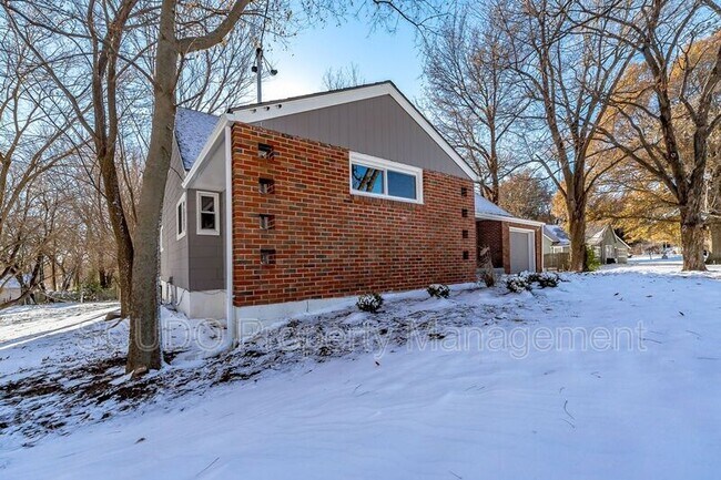 Foto del edificio - 5315 Blue Ridge Blvd
