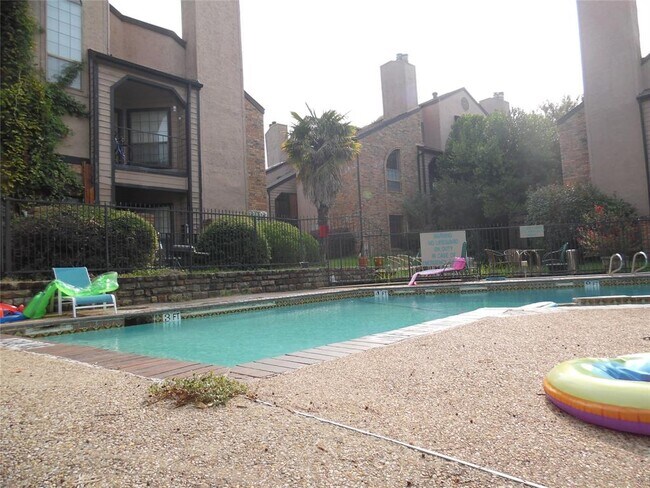 Foto del edificio - 4727 N Galloway Ave