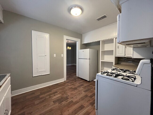 Foto del edificio - 4 Bedroom Located In South Overton!