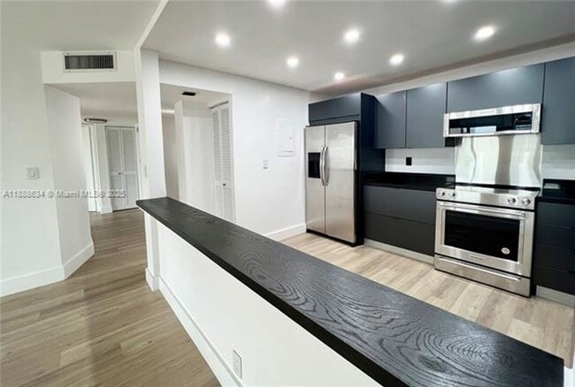 Photo - 1901 Brickell Ave Apartment