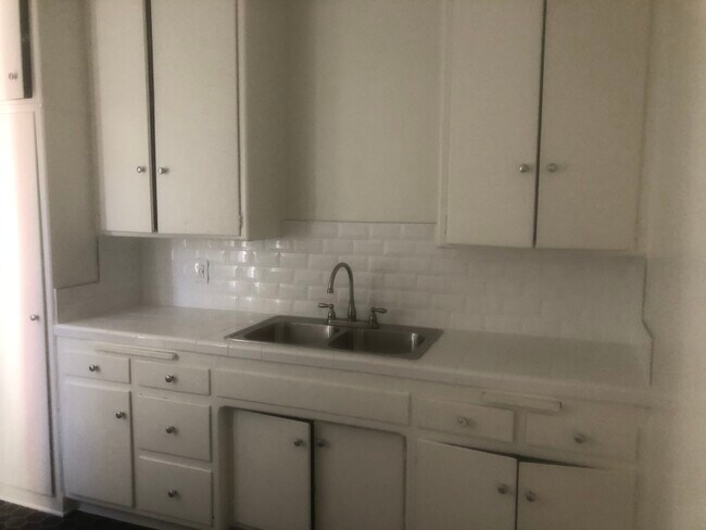 Building Photo - 3737 Los Feliz Blvd