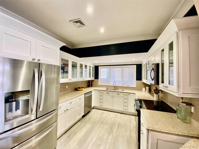 Building Photo - 131 6th St