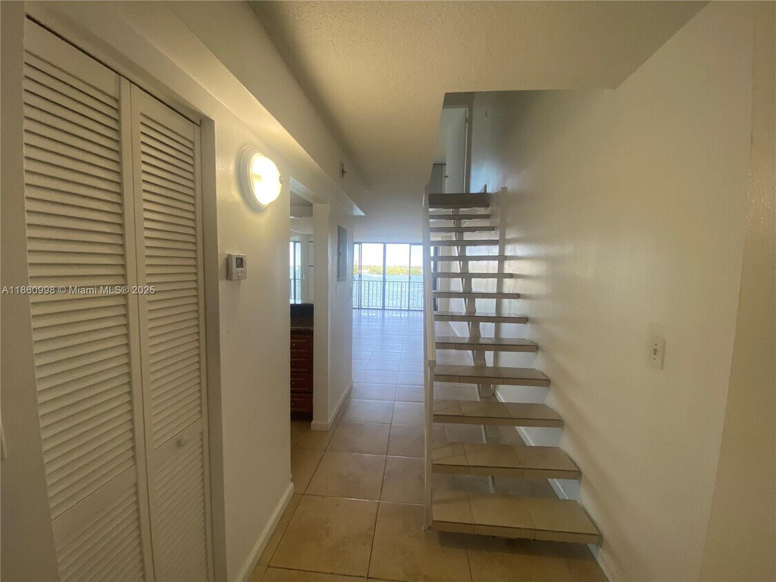 Primary Photo - 7899 NE Bayshore Ct