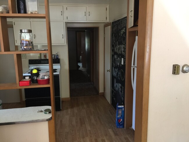 Building Photo - FREE OF SECURITY DEPOSITS Exciting 4 Bed 1...