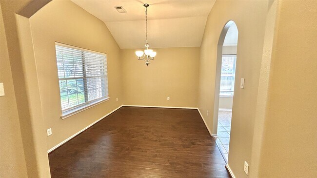Foto del edificio - 5030 Birch Manor Ln