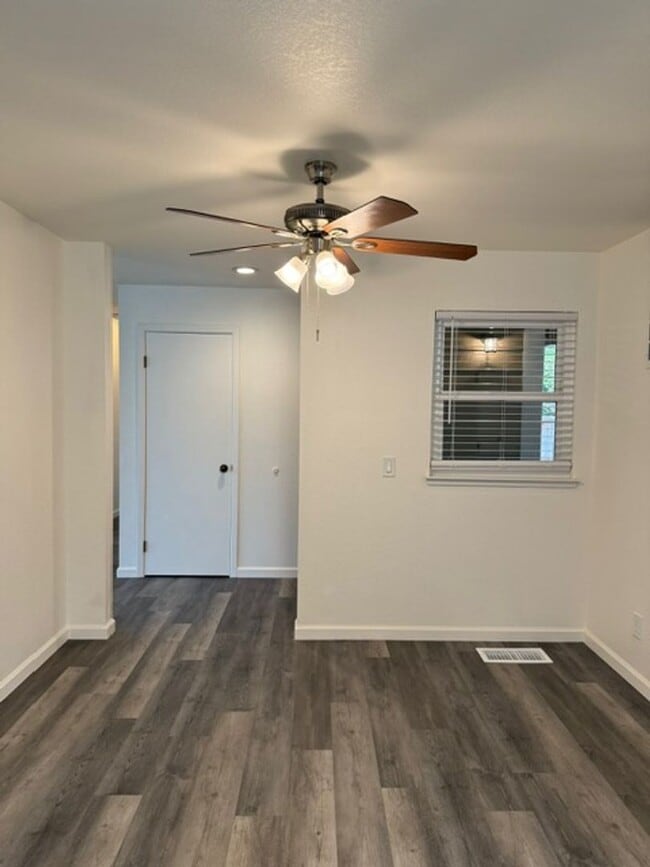 Building Photo - 3 Bedroom/2 Bathroom Home Available in Rincon Valley!