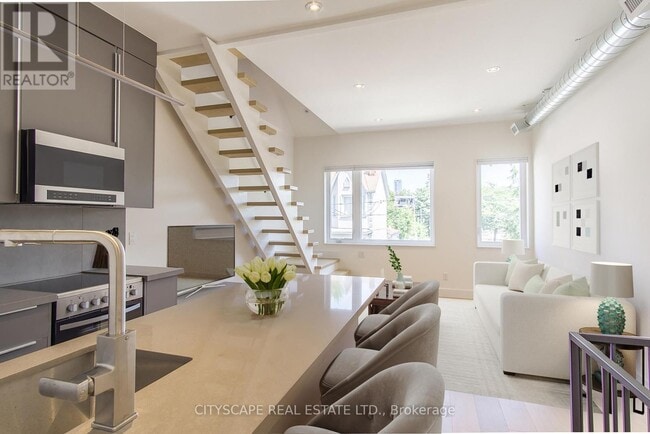 Building Photo - 98 Manning Ave