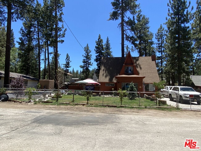 Building Photo - 308 W Fairway Blvd