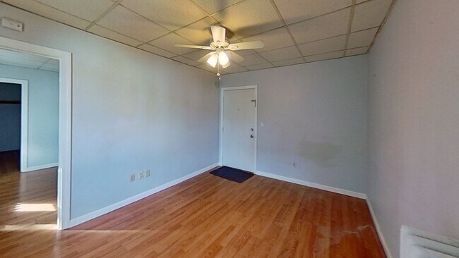 Foto del edificio - 212 Whitman Ave