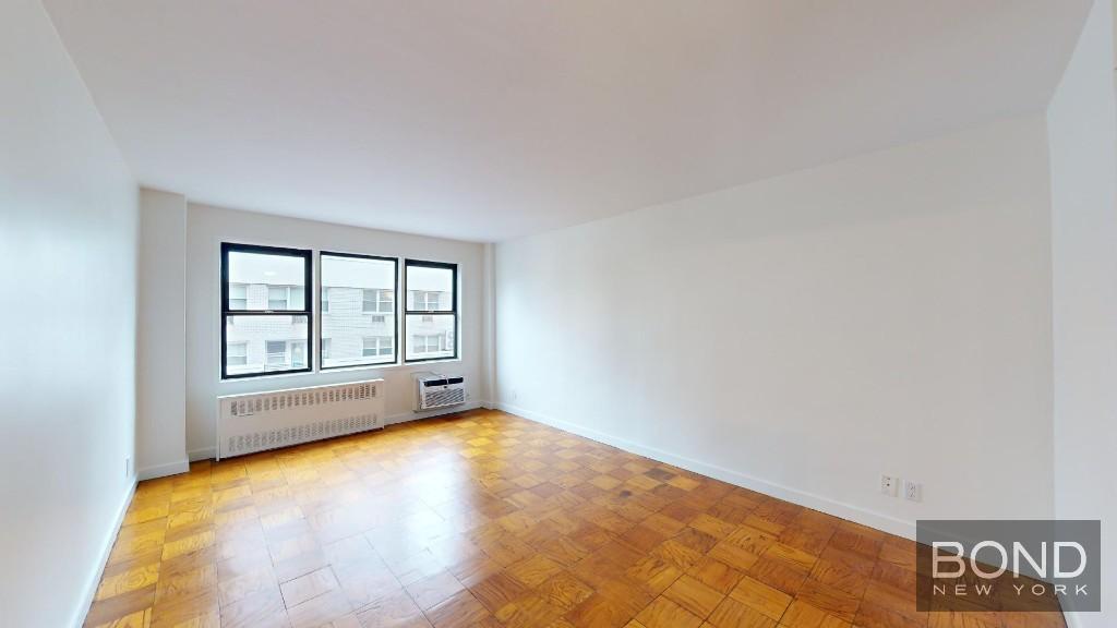 Primary Photo - 236 E 36th St