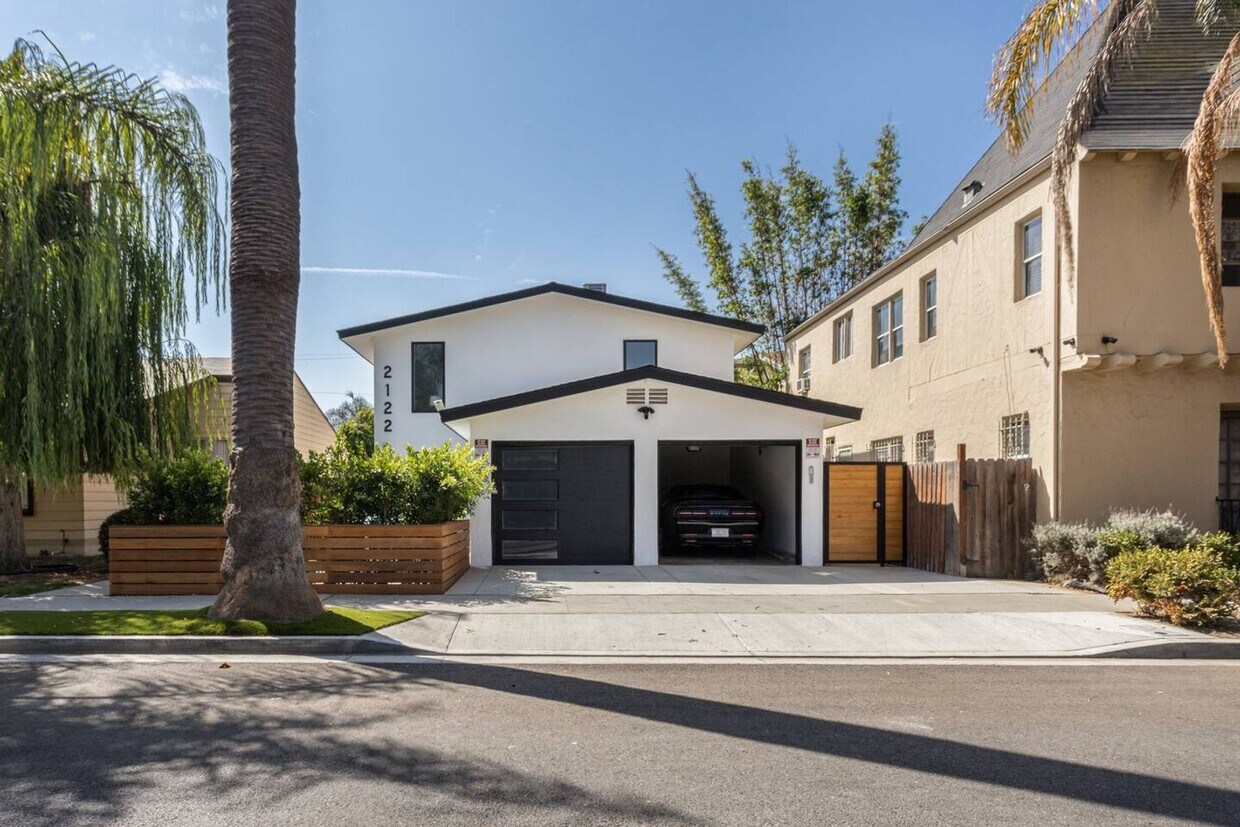 Foto principal - 2122 E 6th St