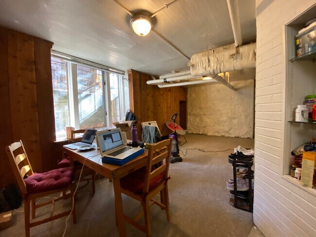 Living / Dining - 517 E Ann St