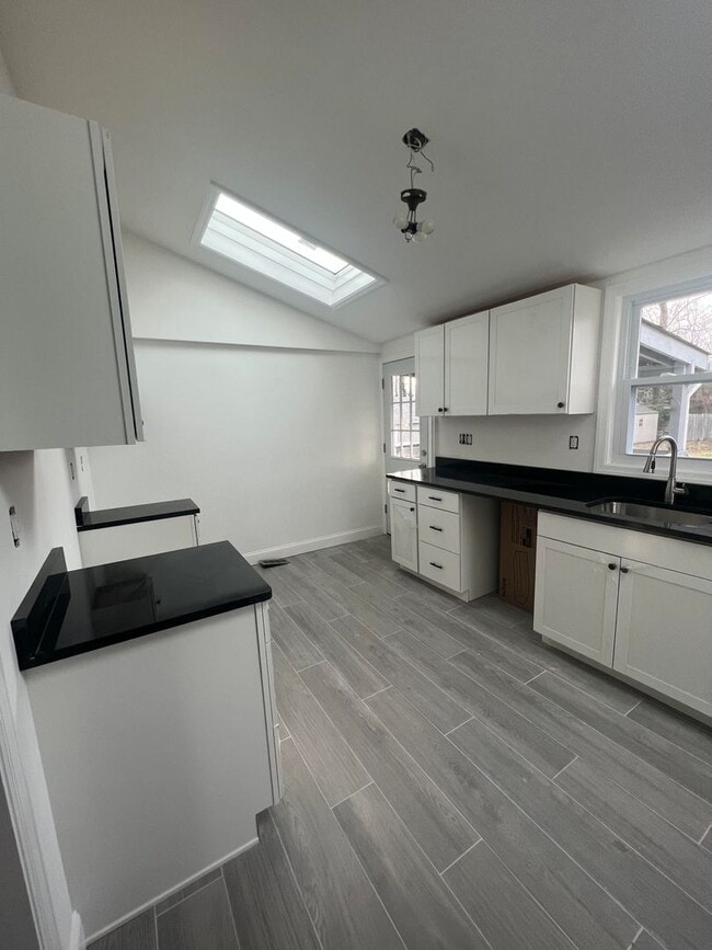 Foto del edificio - 3 Bedroom Single Family House for Rent in Neptune!