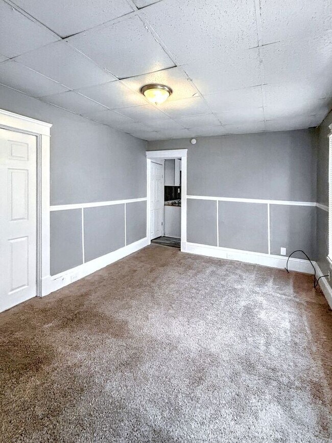 Foto del edificio - Charming 3-Bedroom Apartment in a Convenie...