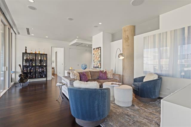Foto del edificio - 2408 Victory Park Ln