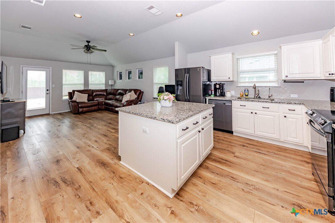 Building Photo - 303 Schuylerville Dr