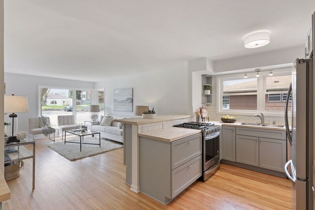 Foto del edificio - 6315 Xerxes Ave S