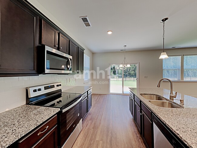 Foto del edificio - 12030 Riley Nicholes Wy