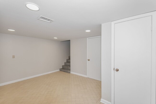 Foto del edificio - 2 Bedroom Duplex with Basement