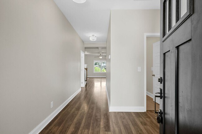 Building Photo - Pet Friendly Three Bedroom with Bonus!