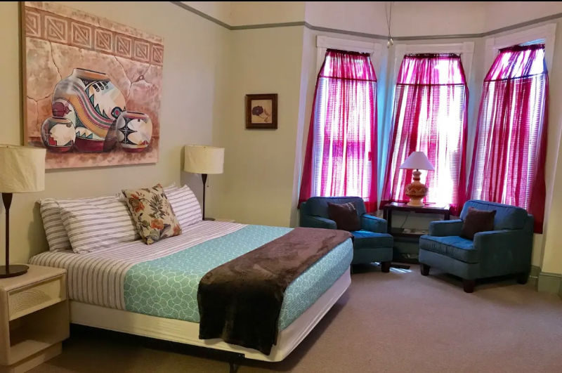 Foto principal - 320 W Hall St