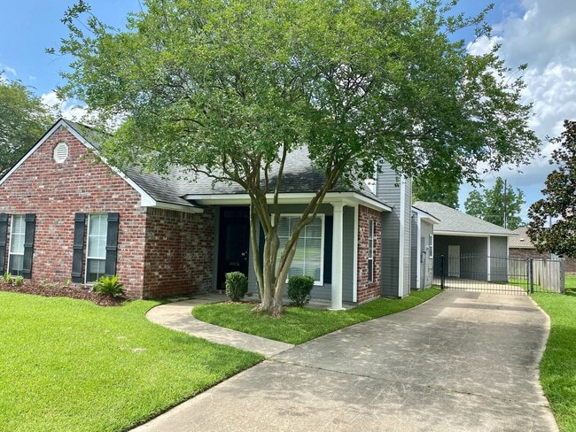 Building Photo - Beautiful 3/2 Home in Lake Azalea Subdivis...