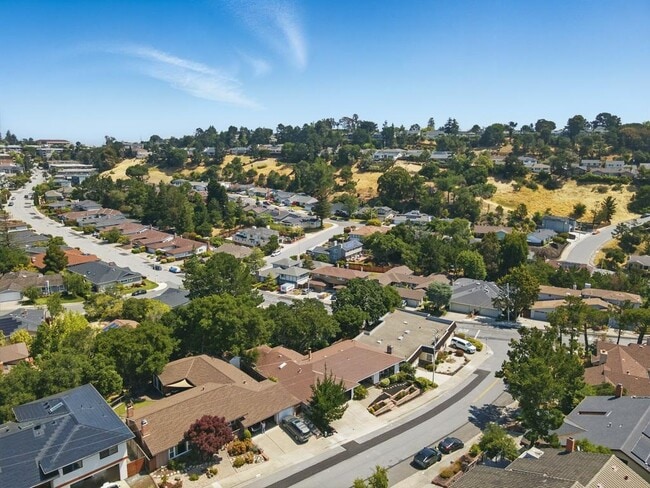 Building Photo - 1406 Cedarwood Dr