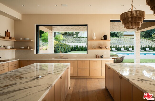 Foto del edificio - 5287 Round Meadow Rd