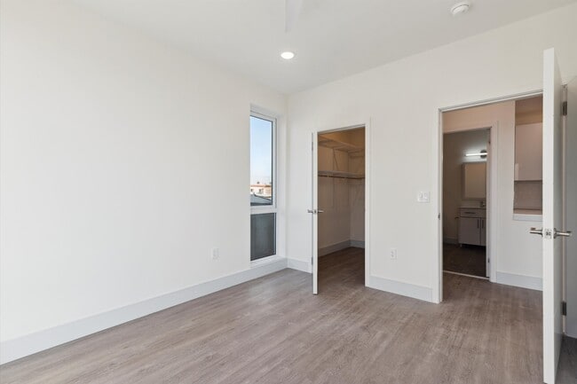 Foto del edificio - 1221 E Fletcher St