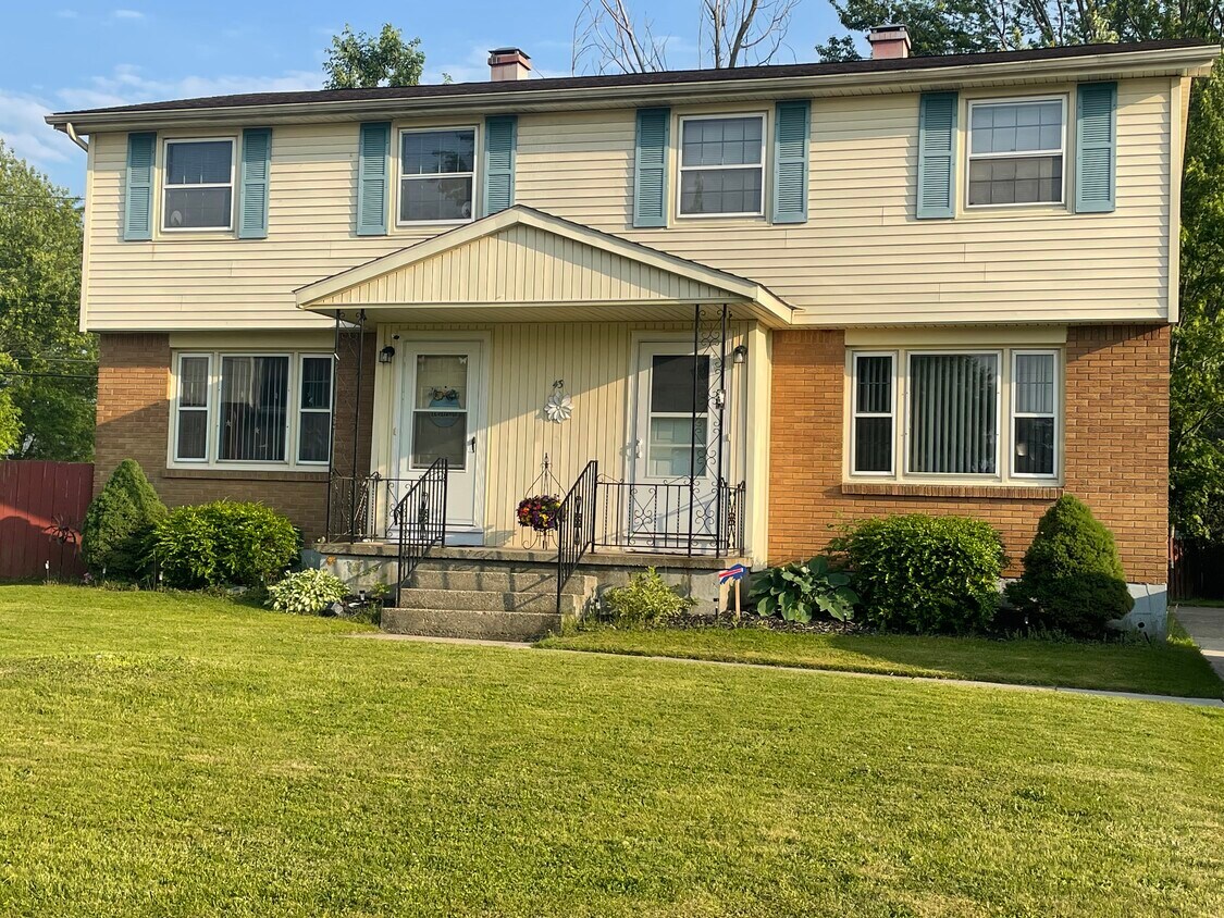 Foto principal - 43 Jeffrey Dr