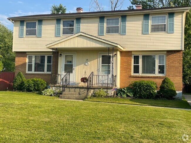 Building Photo - 43 Jeffrey Dr
