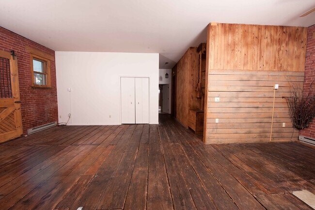 Building Photo - 613 Cherry Aly